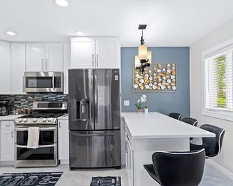 Charming 3br/2ba Retreat In Villa Park – Comfort, Space & Convenience! - Villa Park - Kuchnia