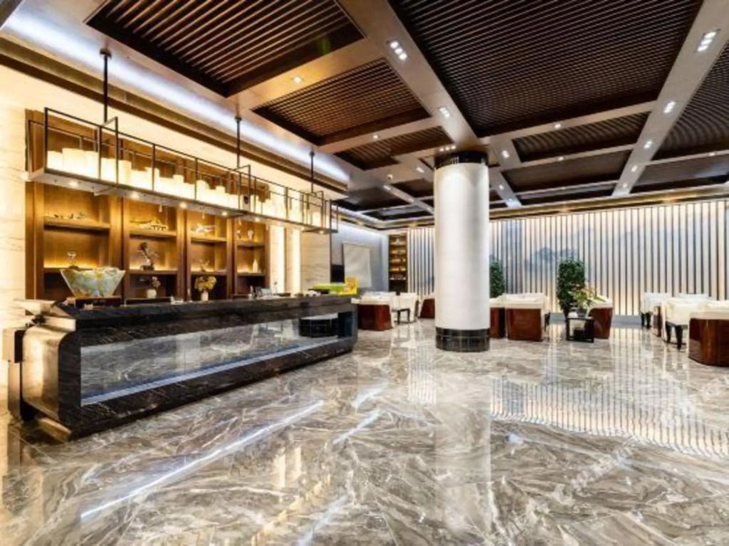 Lanwan Hotel - דאליין - לובי