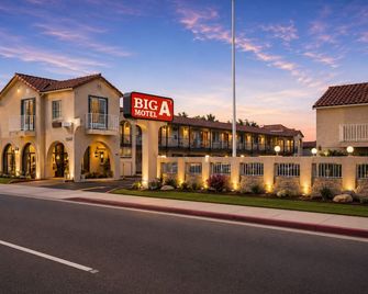 Big A Motel & Suites Near Disneyland Orange County - Orange - Edificio