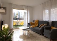 Just Oliver Holidays - Bahia I - La Pineda - Living room