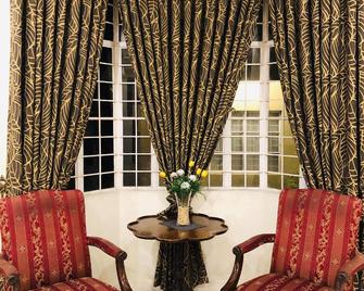 Citi Garden Suites - Naga City - Wohnzimmer