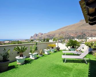 B&B L'Angolino Della Nonna - Castelluzzo - Balkón