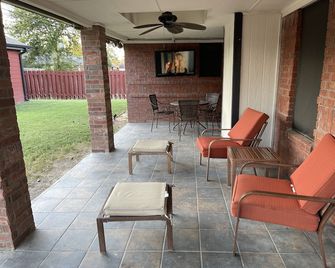 The Corner Spot - Killeen - Patio