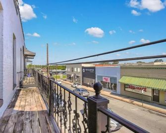 Downtown Loft - Above Bull & Barrel & Close to Georgia Southern - Statesboro - Балкон