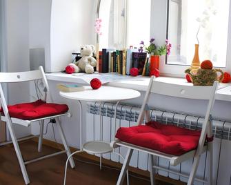 Online Hostel - San Petersburgo - Comedor