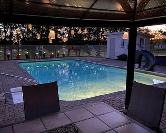 Doran Bay Resort - Iroquois - Pool