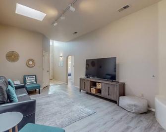 3-bedroom home where Albuquerque, Corrales and Rio Rancho meet - Rio Rancho - Living room
