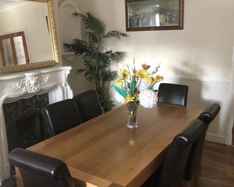 The Rhinos 2 - Cheshunt - Dining room