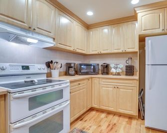 On Lake Istokpoga Lorida Home With Lanai - Sebring - Kitchen