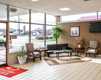 Rodeway Inn & Suites - Wilmington - Lobby
