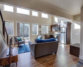 Newly built Modern Chalet at Mt. Hood Village - Brightwood - Living room
