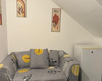 Private Room, Private Living Room And Private Bathroom - Nuneaton - Living room