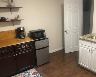 Solon Ohio. private room. private entrance - Solon - Kitchen