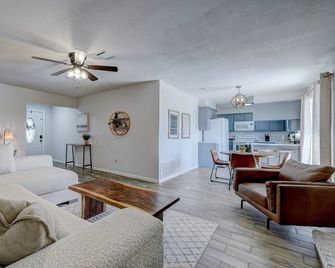 Updated and Clean Home in Moore with Garage - Moore - Huiskamer