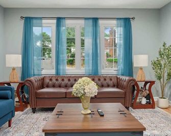 3br Apt Near Train Balcony Yonkers - Yonkers - Living room