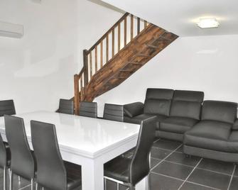 Maison chaleureuse à Bonifacio, 90 m², piscine partagée - Bonifacio - Sala pranzo