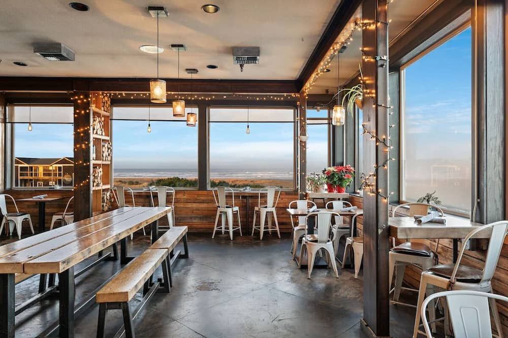 Your Coastal Escape: 2 Stylish Oceanfront Units! Minutes to Long Beach! - Long Beach - Restaurace