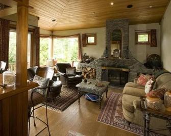 Pencarrow Luxury Lodge - Queenstown - Living room