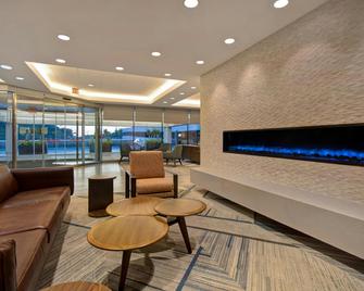 Four Points by Sheraton Boston Newton - Newton - Lounge