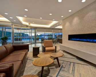 Four Points by Sheraton Boston Newton - Newton - Lounge