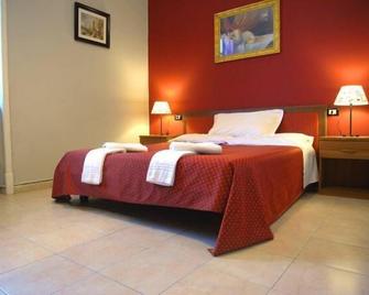 Hotel Emmy - Milano - Camera da letto