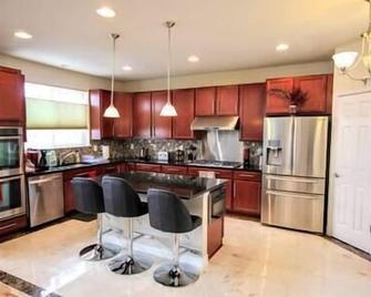 Entire house with beautiful views for families - Erie - Kitchen