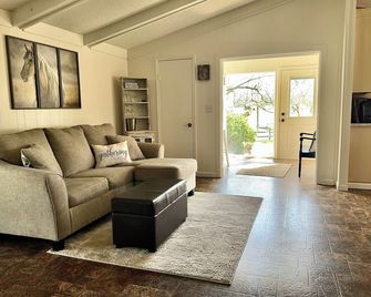 Ranch Style Mountain Getaway - Jamestown - Soggiorno