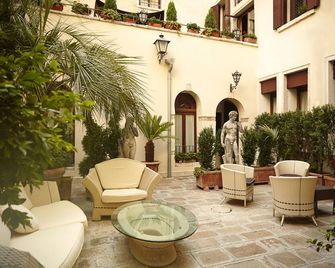 Palazzo Paruta & Wellness Suites - Venice - Patio