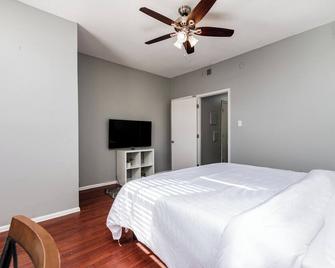 3 King Beds/Charm In Historic Stl By Staystlouis - San Luis - Habitación