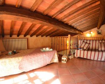 Beautiful villa for 6 people with internet, private pool, TV, patio, pets allowed and parking - Massa e Cozzile - Bedroom