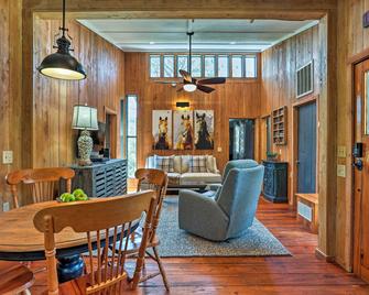 Outer Banks Island Cottage - 1 Mi to Frisco Beach! - Frisco - Living room