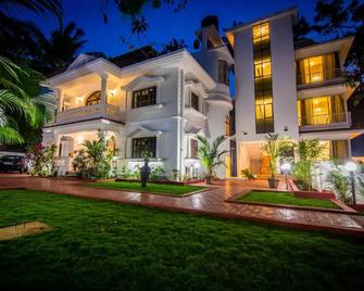 Pinnacle Holiday Homes - Arpora - Building