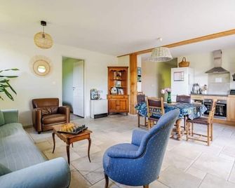 Farm cottage in Gap, calm and rejuvenating - 加普 - 客廳
