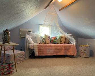 A Waterfront Treasure - Sylvan Beach - Habitación