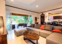 3 Bdr Kokyang Pool Villa 69/15 @ Nai Harn - Rawai - Wohnzimmer