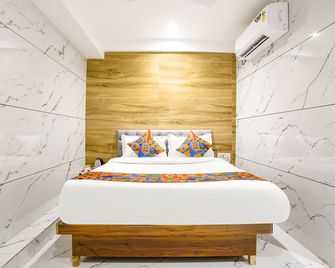 Fabhotel Shubham Inn - Bombay - Spa
