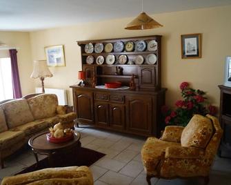 Gite In The Countryside At Dissangis - Angely - Sala de estar