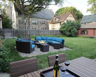 Sunny Jumbo Studio in the Heart of Oak Park - Oak Park - Patio