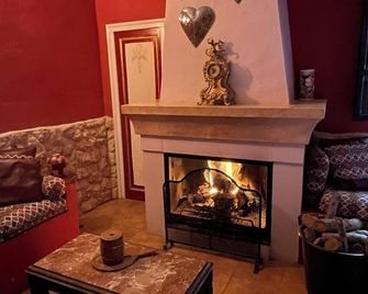 6 Bed House Sleeps 12 - Pool Hot Tub Fireplace - Pinoso