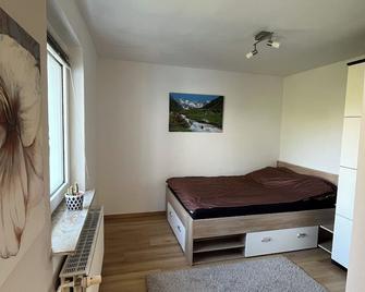Cozy 1-room apartment - هانوفر - غرفة نوم
