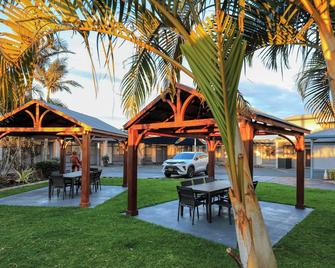 Almare Tourist Motel - Ballina - Patio