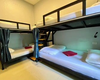 Boom Hostel Khao Sok - Khlong Sok - Habitación