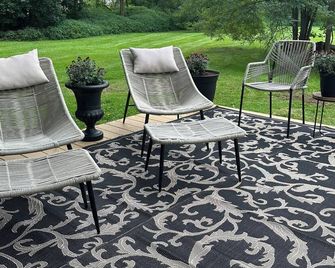 Spacious 7 bedroom house, Near jiminy Peak in Hancock ma , In the Berkshires - New Lebanon - Patio