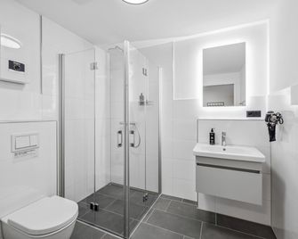 Limehome Düsseldorf Bahlenstr - Düsseldorf - Baño