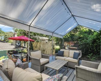 Mid-Century Cottage Beach Oasis - Gary - Patio