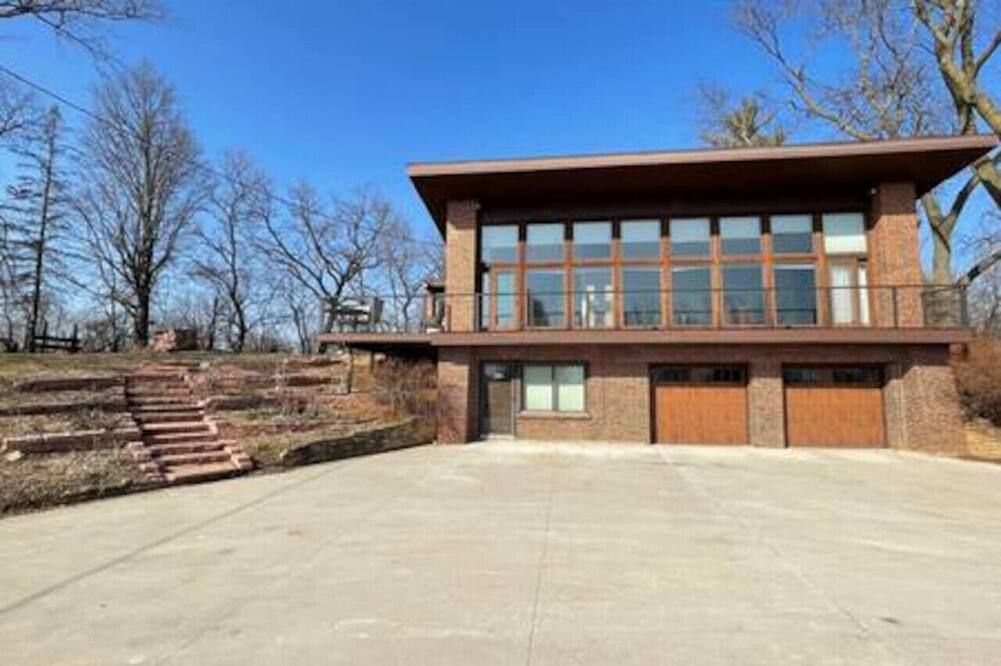 Beautiful Home in Town Acreage