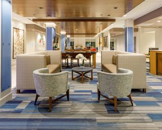 Holiday Inn Express & Suites Sturbridge By IHG - Sturbridge - Lounge