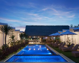 Jago Gili Air - Pemenang - Pool