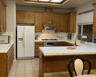 Beautiful Peaceful desirable home in Madera Ranchos - Madera - Kuchyň