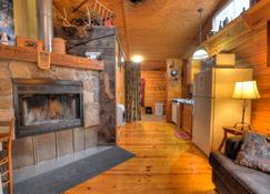 Panther Creek Cabins - Cherokee - Schlafzimmer